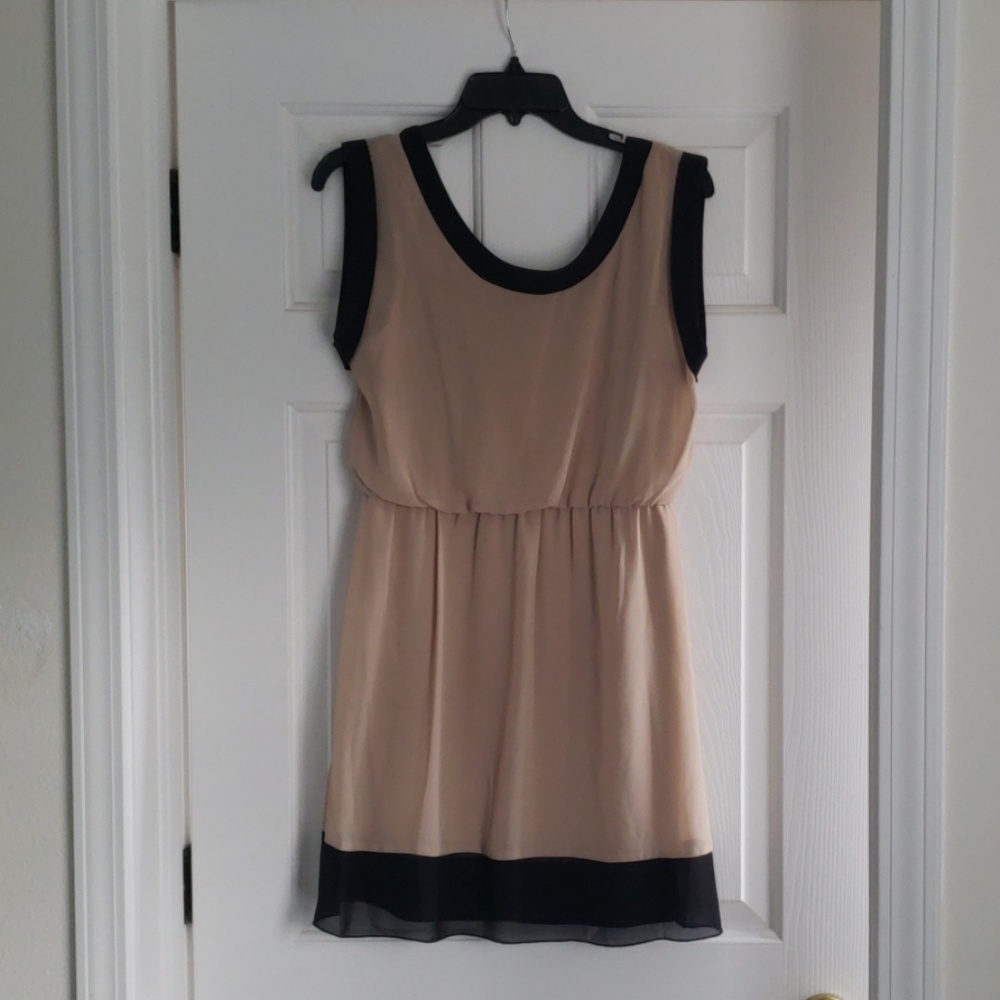 Tan and Black Dress Size L (Juniors)